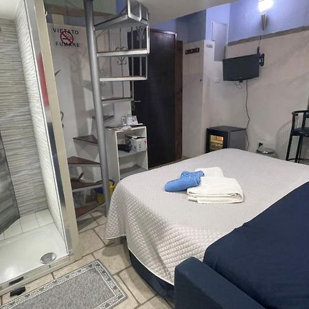 Bed and Breakfast Loft 24 Бриндизи Экстерьер фото
